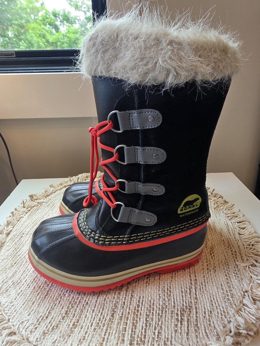 SOREL Joan Of Arc Girls 3Y Black Faux Fur Trim Waterproof Winter Boots
